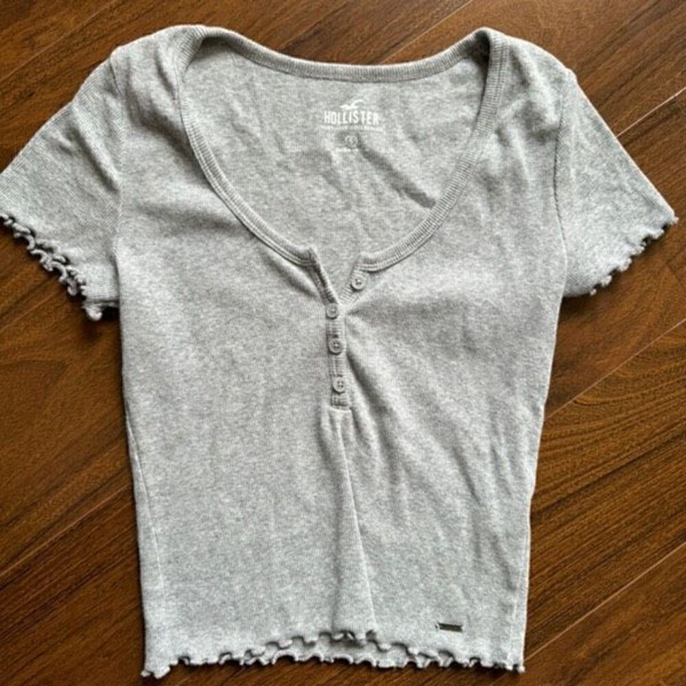 Hollister S Ribbed Henley tee shirt with lettuce hem